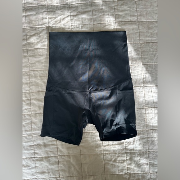 Poshdivah Pants - POSHDIVAH Maternity Black Over the Belly Shorts